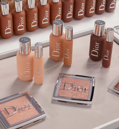 Dior - Dior Backstage Face & Body Flash Perfector Concealer Complexion concealer - face and body - high coverage - natural glow finish - waterproof wear - 40 Open gallery