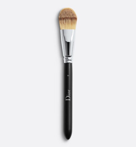 Dior - Dior Backstage Light Coverage Fluid Foundation Brush N° 11 Brocha para fondo de maquillaje fluido cobertura ligera n° 11
