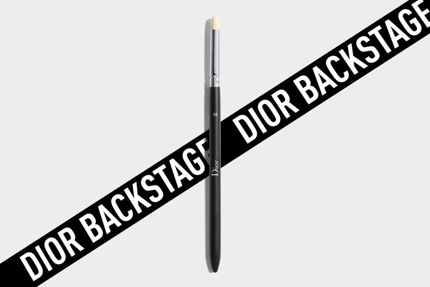 Dior - Dior Backstage Small Eyeshadow Blending Brush N° 22 Pincel para sombra de ojos difuminador pequeño n° 22 aria_openGallery