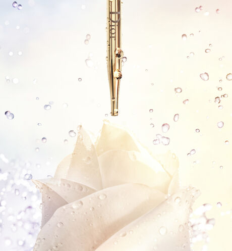 Dior - Dior Prestige La lotion essence de rose - skincare lotion - 
revitalizes & nourishes - 4 Open gallery