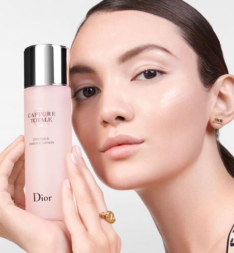 Dior - 캡춰 토탈 인텐시브 에센스 로션 페이셜 로션 - 강력한 피부 정돈 효과 - 피부 광채 및 장벽 강화 - 3 aria_openGallery