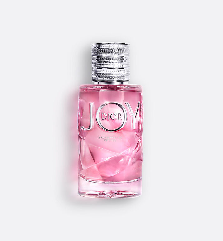 priester Adviseur Haarzelf JOY by Dior Eau de Parfum Intense: a fragrance concentrated in joy | DIOR