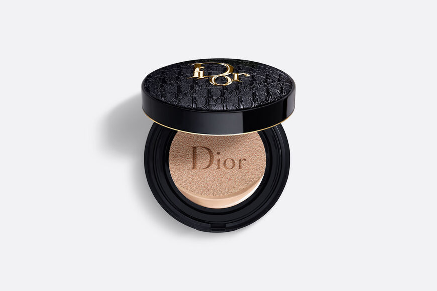 Dior - Dior Forever Skin Glow Cushion - Diormania Gold limited edition Fresh foundation - 24h wear* and hydration** - radiant glow finish Open gallery