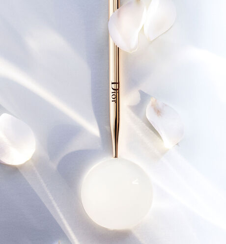 Dior - Dior Prestige Light-in-White Il protettore uv di giovinezza e luminosità - sheer glow spf 50+ pa+++ - 2 aria_openGallery