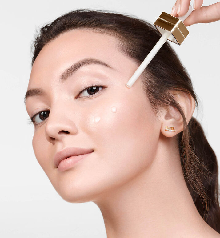 Dior Prestige Light-in-White La Solution Lumière Activated Serum | DIOR Dior Prestige Light-in-White La Solution Lumière Activated Serum | DIOR