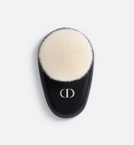 Dior - Dior Backstage Face Brush N°18 Pennello multi-uso per incarnato ‒ effetto levigante ‒ copertura modulabile