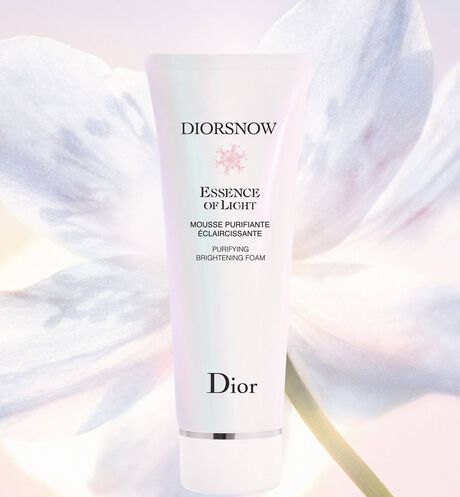 Dior - Diorsnow Essence of Light Purifying Brightening Foam Face cleanser - cleanses, purifies and revives radiance - 2 Open gallery