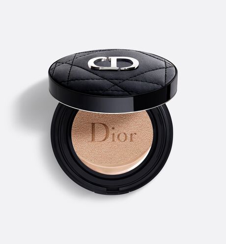 Dior - 恆久貼肌氣墊粉底 24小時*持久完美妝效、24小時水潤保濕* *修護 高級訂製時裝設計的纖薄粉盒  —— SPF35