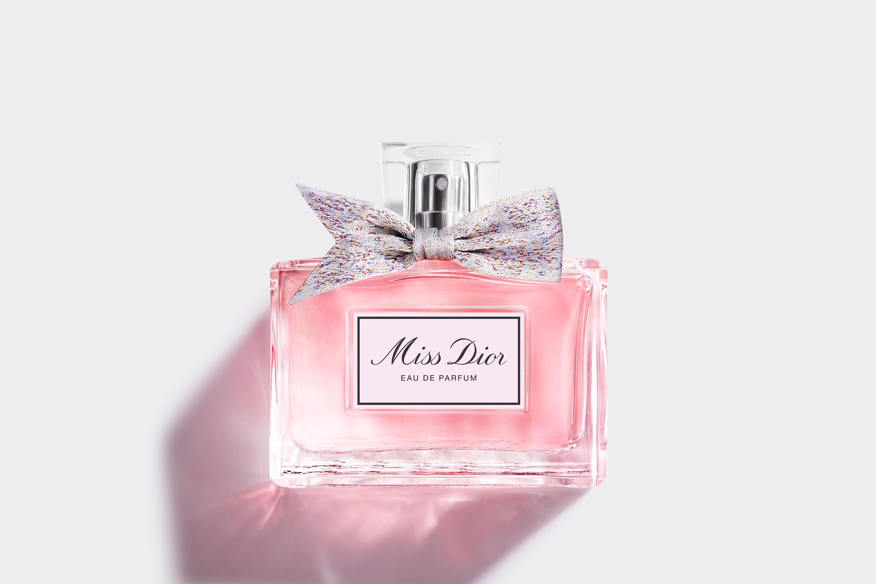 Dior: the New Dior Eau de Parfum with a Couture Bow |