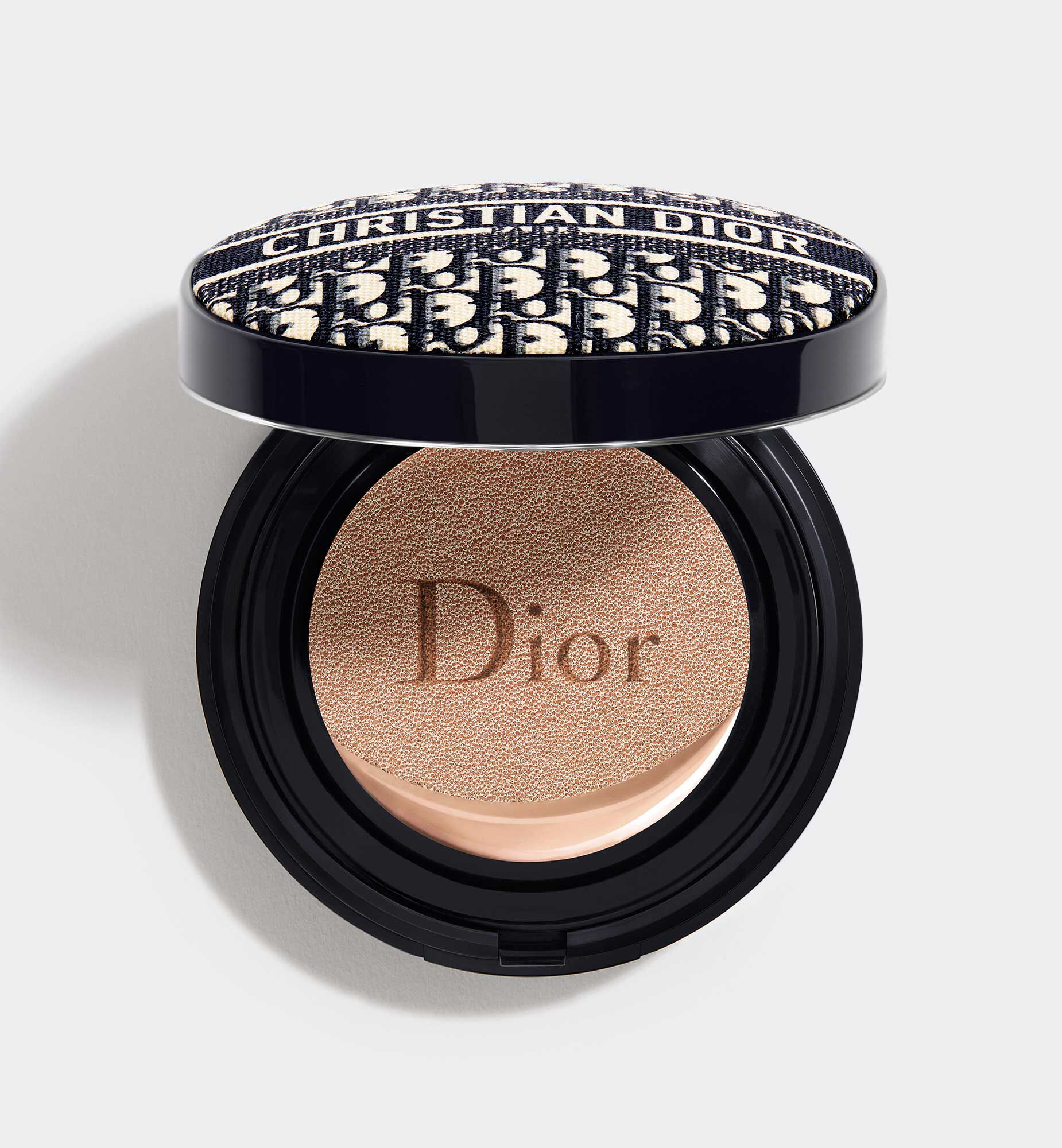 dior oblique cushion foundation