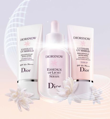 Dior - Diorsnow - Ultimate UV Shield Skin-breathable brightening emulsion - spf 50+ pa++++ - 3 Open gallery