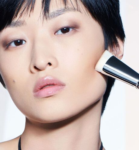 Dior - Dior Backstage Contour Brush N°15 Contour brush n°15 - 3 Open gallery