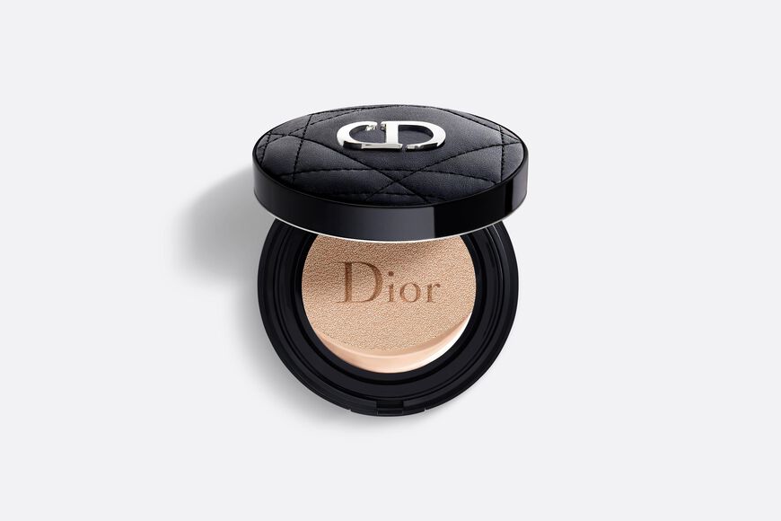 Dior - Dior Forever Couture Perfect Cushion 24h wear* high perfection - luminous matte finish - skin-caring fresh foundation - 24h hydration** - spf 35 - pa+++
* instrumental test on 20 women.
** instrumental test on 11 women. - 10 Open gallery