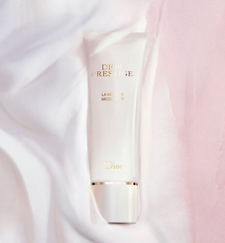 Dior - Dior Prestige La Mousse Micellaire Face cleanser - foam texture - exceptionally gentle - 2 Open gallery