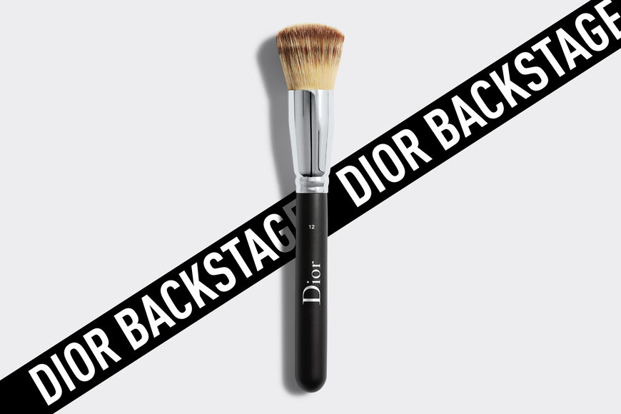 Dior - Dior Backstage Brush N°12 Makeup brush - fluid foundation brush - full coverage Open gallery