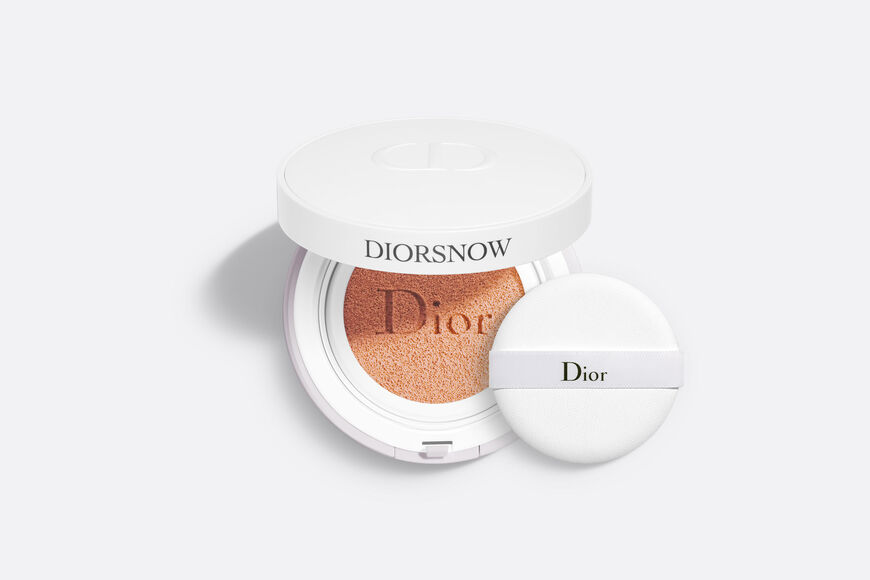 Dior - ディオール スノー UV シールド クッション (SPF 50/ PA+++) ローズの光を灯し、雪のような透明感へ導くスキンケアクッション - 4 aria_openGallery