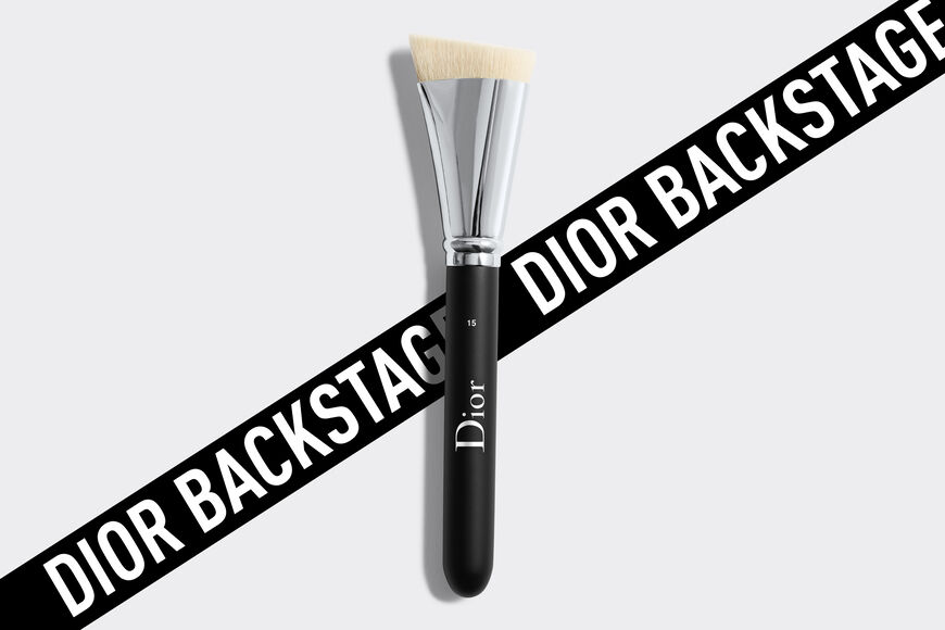 Dior - Dior Backstage Contour Brush N° 15 Pinceau contouring n°15 Ouverture de la galerie d'images