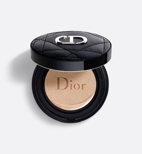 Dior - Dior Forever Couture Perfect Cushion 24h wear* high perfection - luminous matte finish - skin-caring fresh foundation - 24h hydration** - spf 35 - pa+++
* instrumental test on 20 women.
** instrumental test on 11 women.