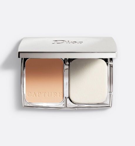 Dior - 逆時完美粉餅 特殊粉體如注入乳霜般，能夠完美舒適地貼合肌膚