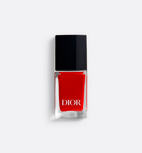 Dior - Dior Vernis Nail polish - couture color - shine and long wear - gel effect - protective nail care